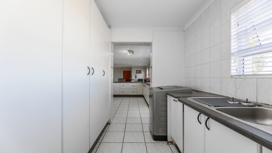 To Let 3 Bedroom Property for Rent in Edgemead Western Cape